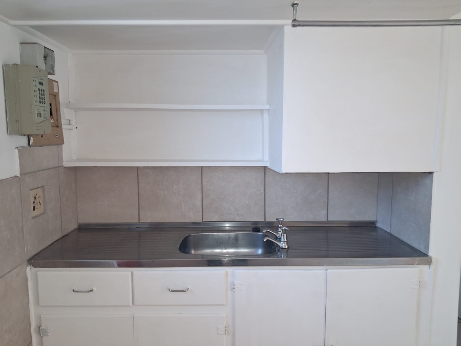 To Let 1 Bedroom Property for Rent in Quigney Eastern Cape